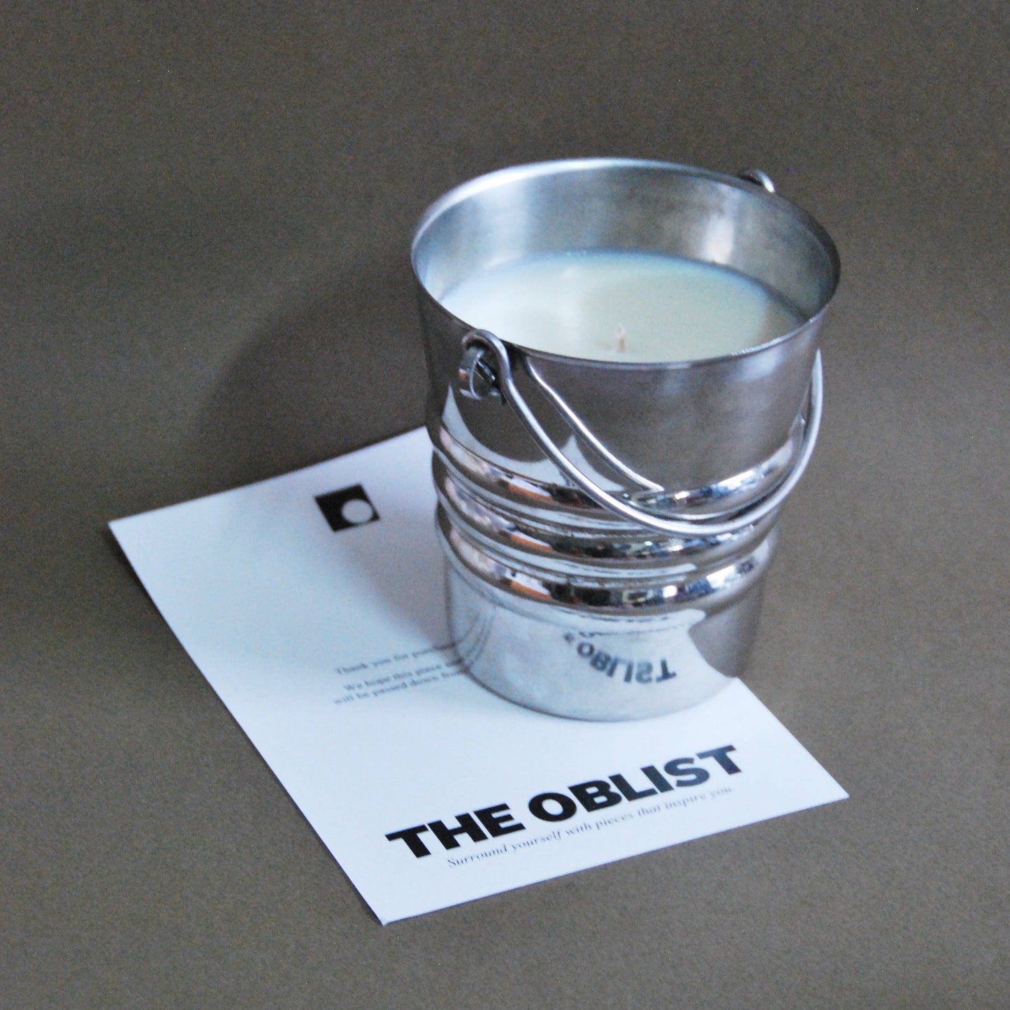 Ensō Paris - Bougie parfumée et upcyclée coulée dans un objet chiné. Made in Paris