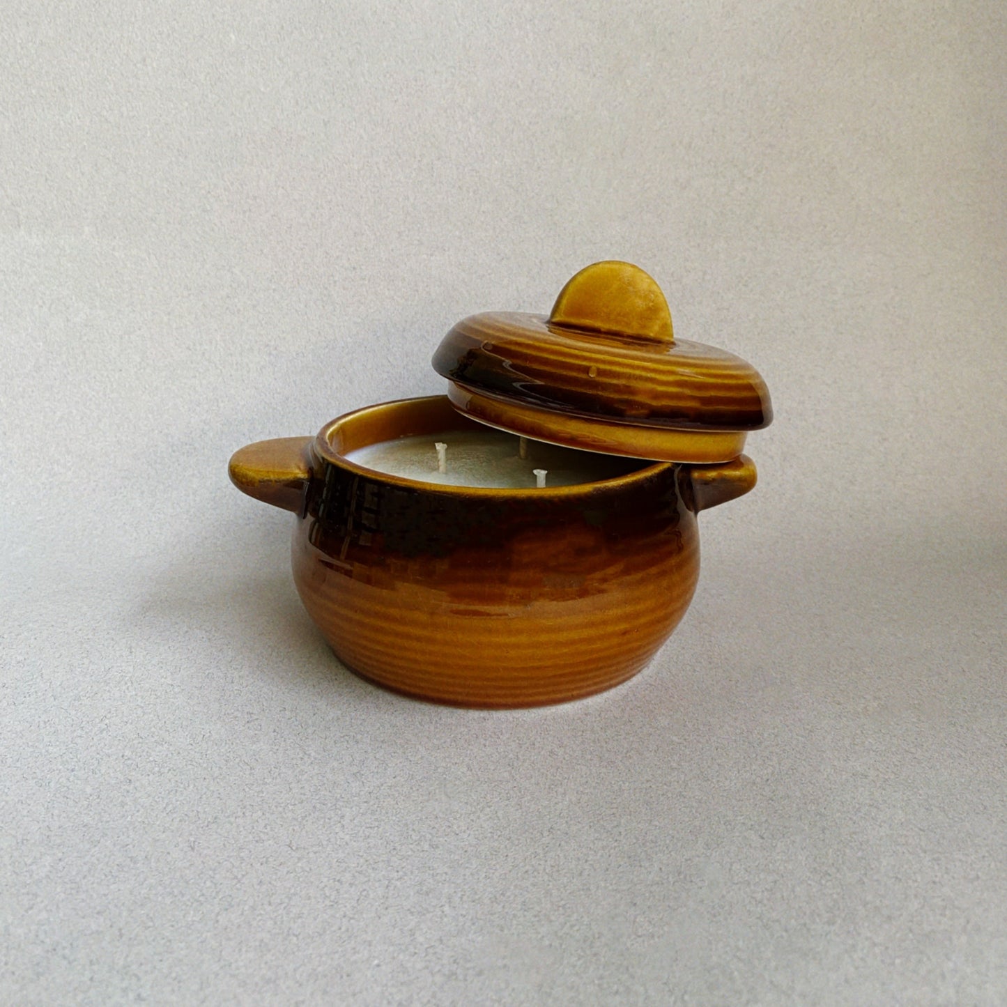 #0540 - Pot à couvercle vernissé