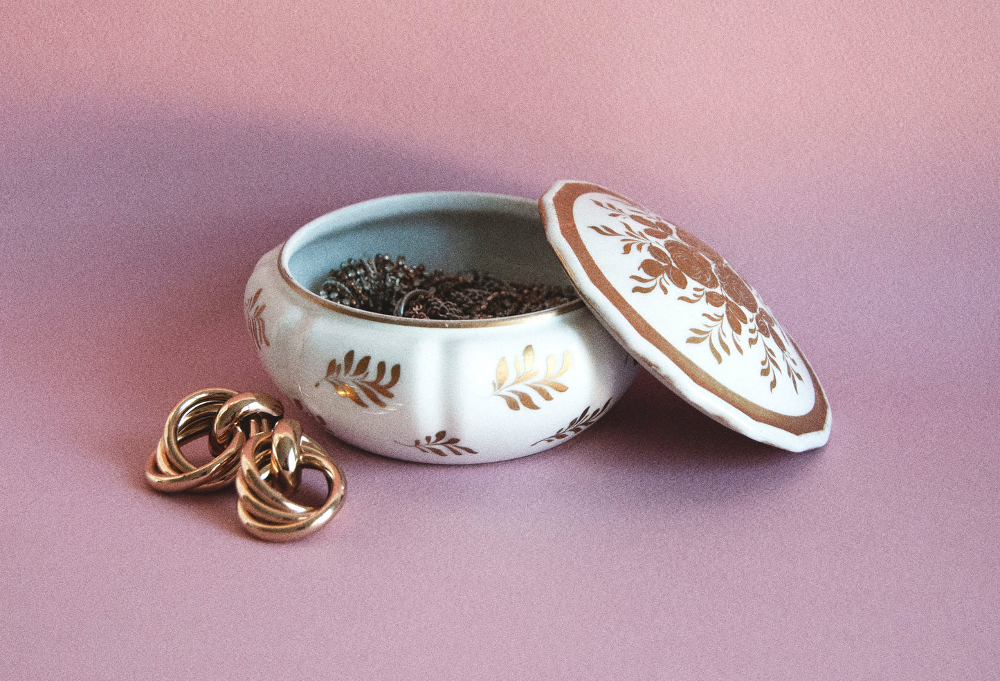 #0016 - Pot en porcelaine blanc & doré