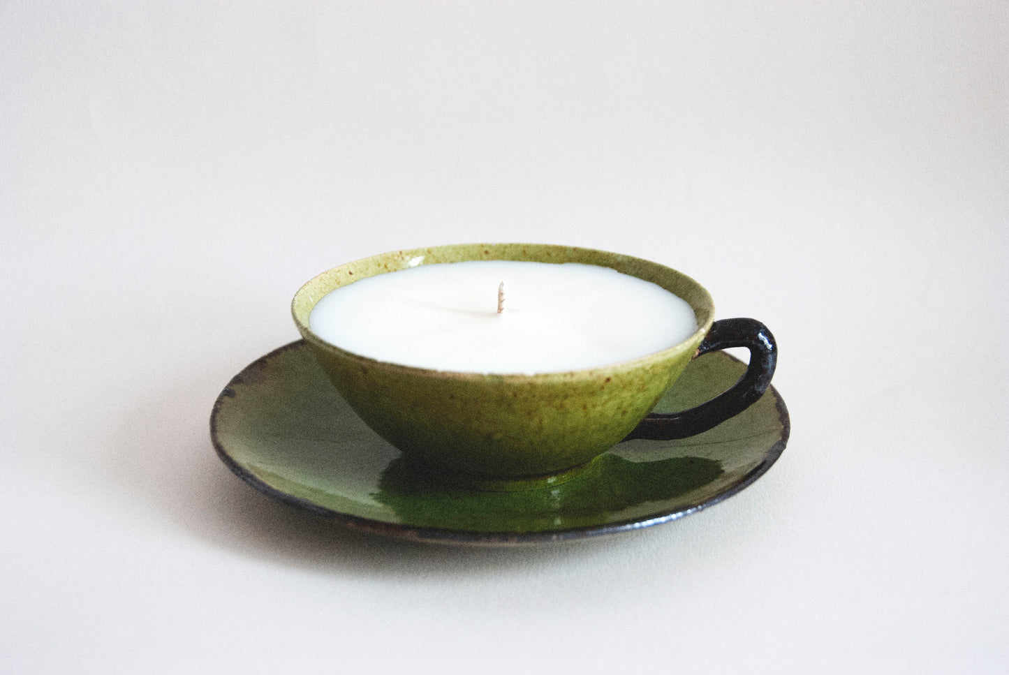 #0017 - Tasse en céramique vert kaki