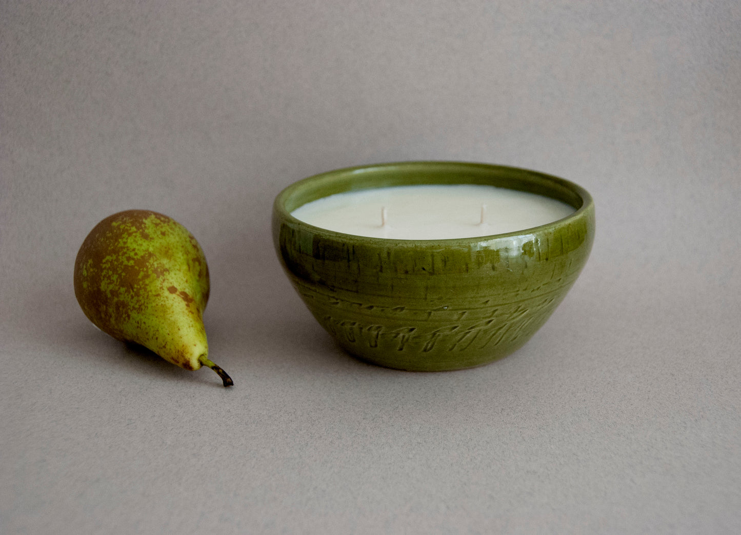 #0041 - Bol en terre cuite vernissé olive