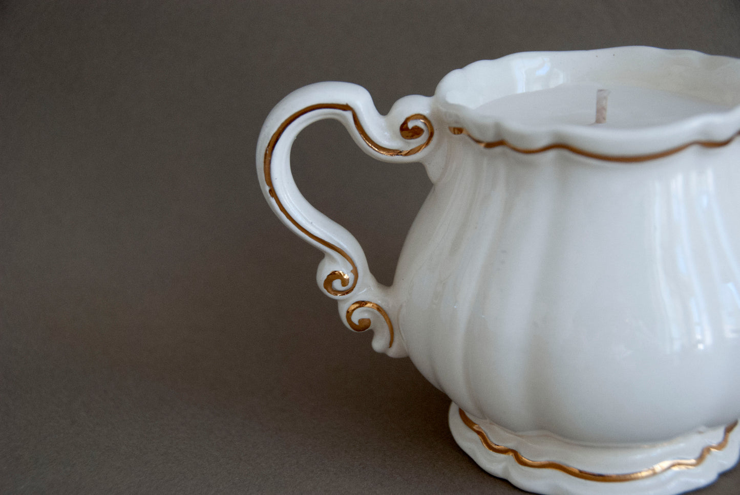 #0044 - Pot à lait en porcelaine