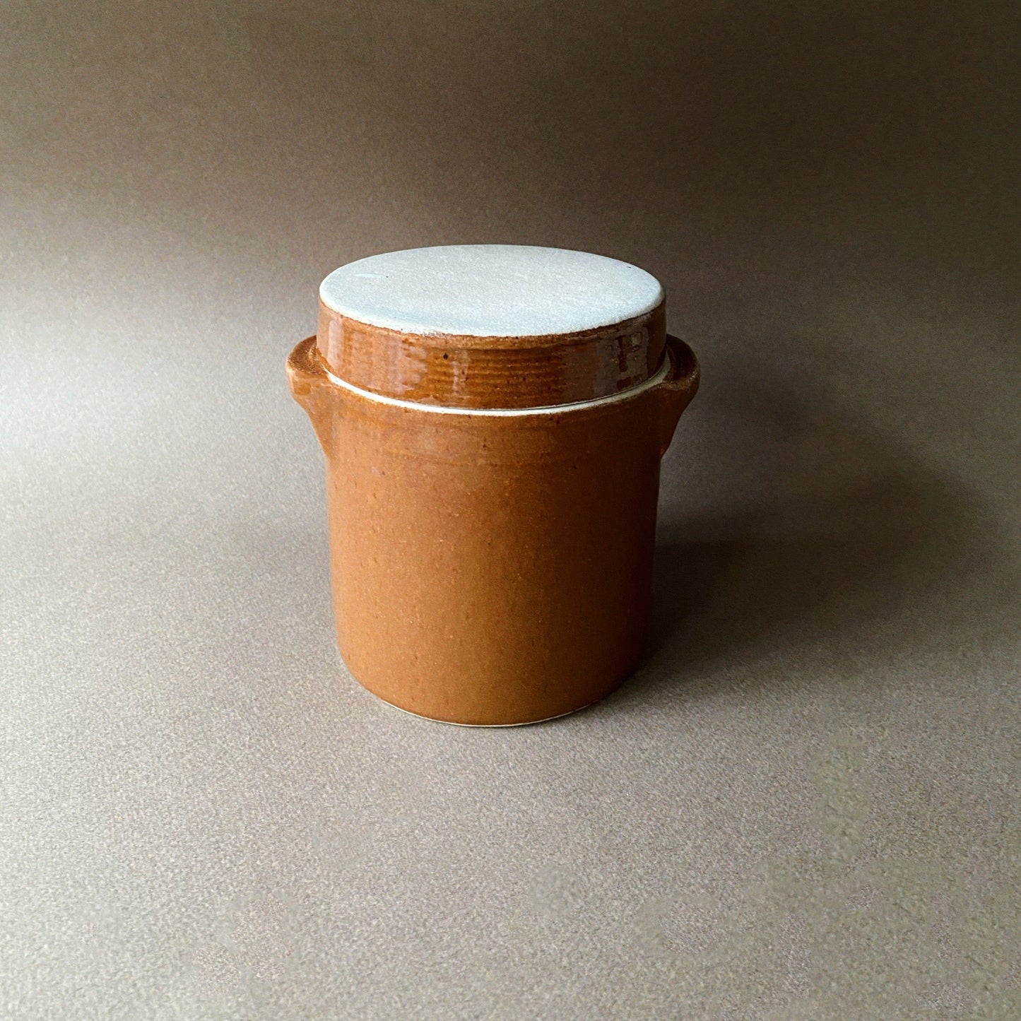 Ensō Paris - bougie upcyclée et parfumée, coulée dans un objet chiné.