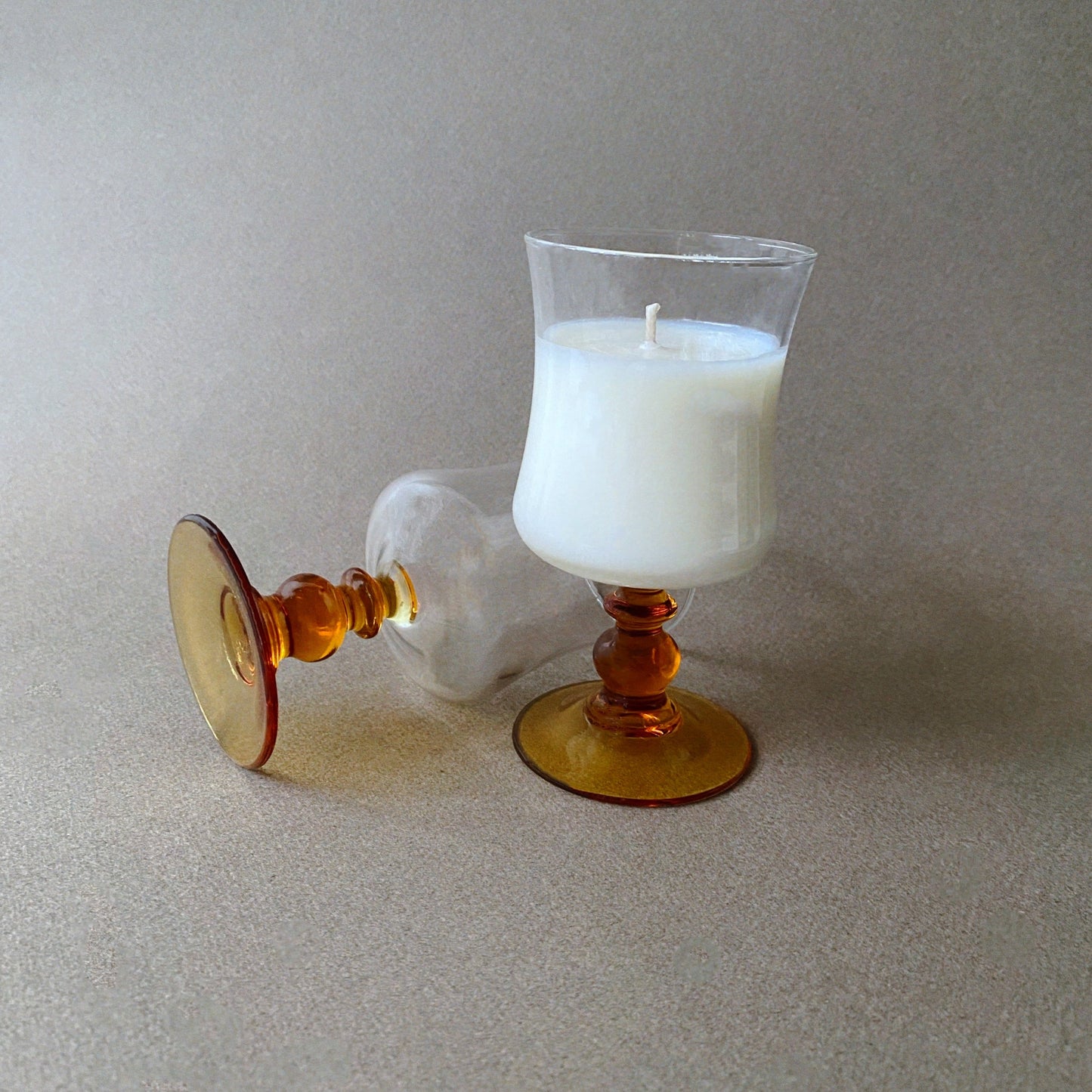 Ensō Paris - bougie upcyclée et parfumée, coulée dans un objet chiné.