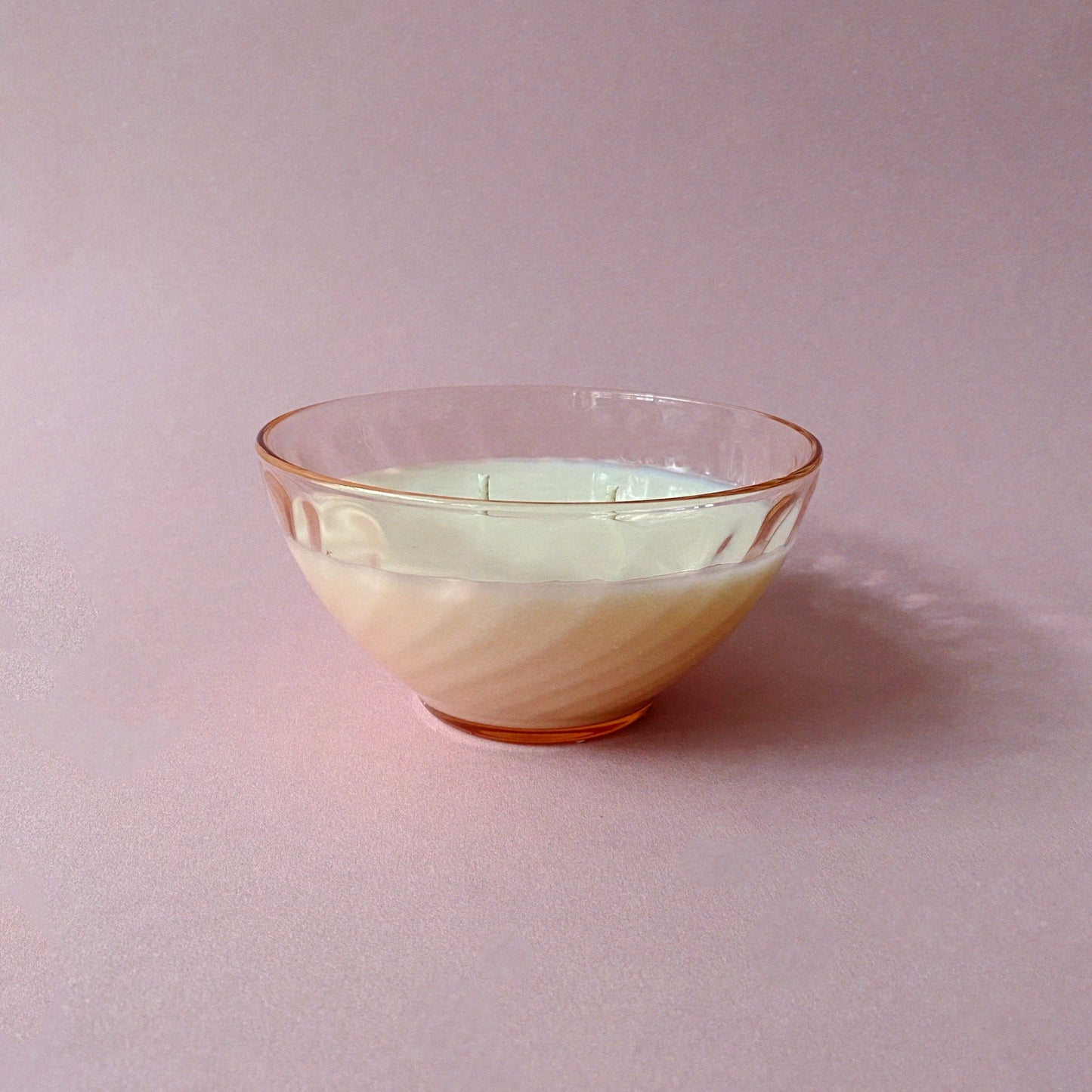 Ensō Paris - bougie upcyclée et parfumée, coulée dans un objet chiné.
