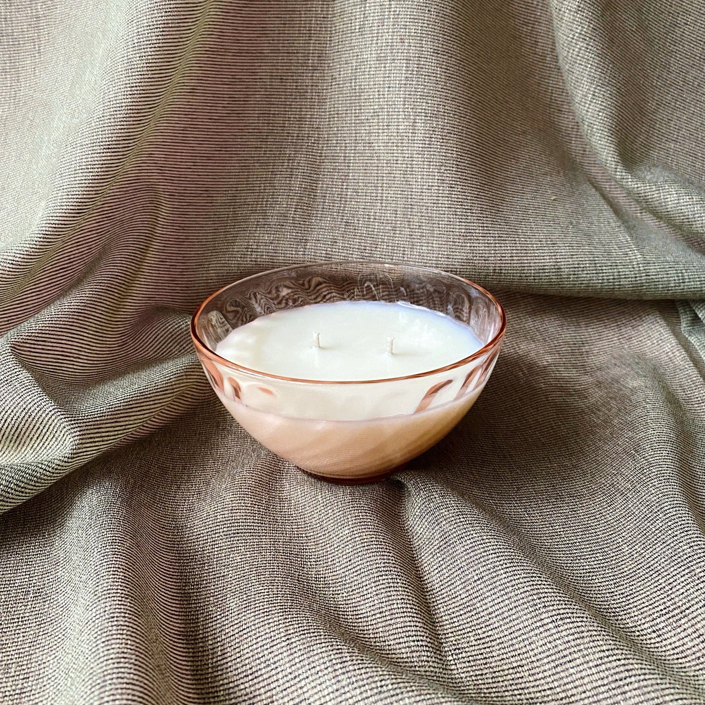 Ensō Paris - bougie upcyclée et parfumée, coulée dans un objet chiné.