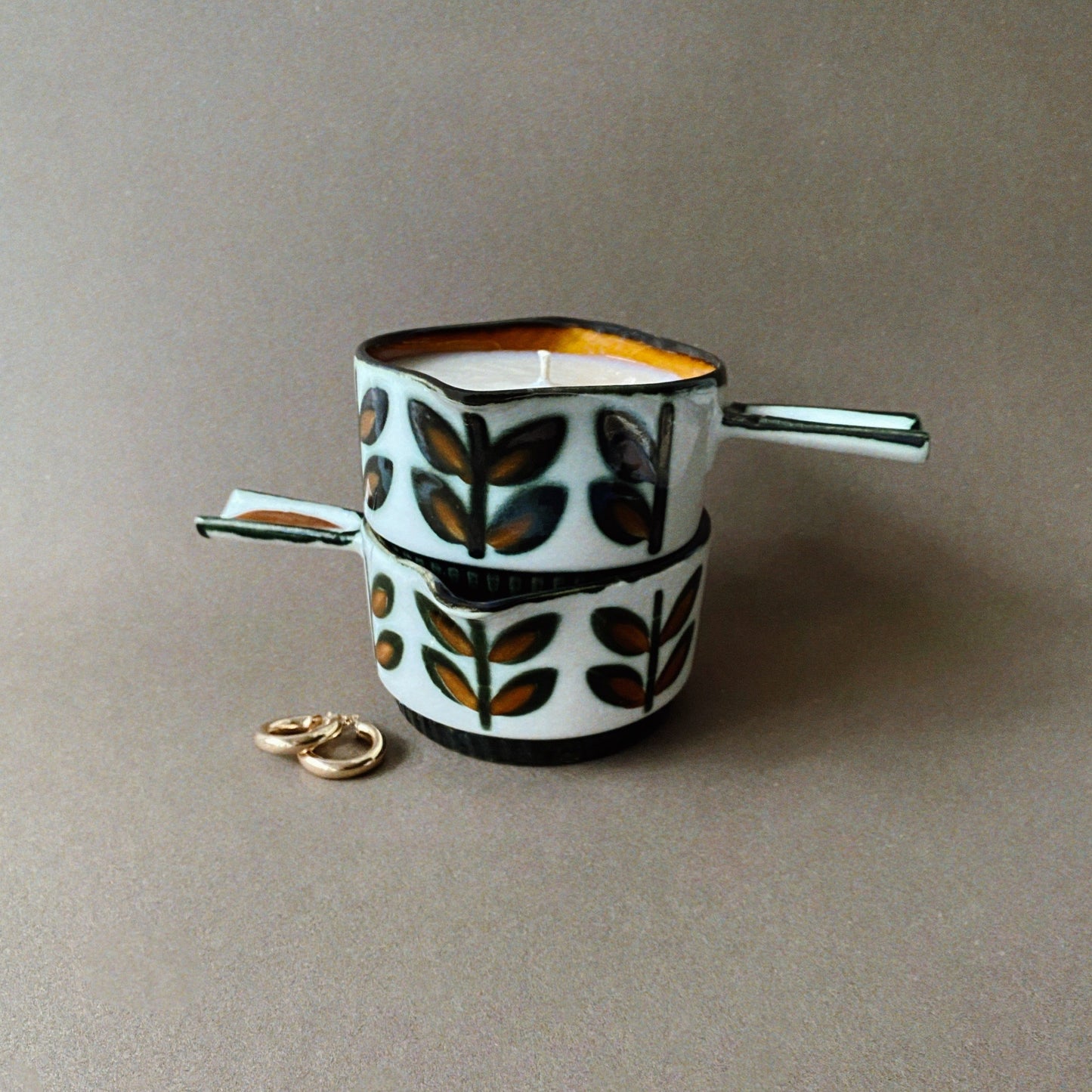 Ensō Paris - bougie upcyclée et parfumée, coulée dans un objet chiné.