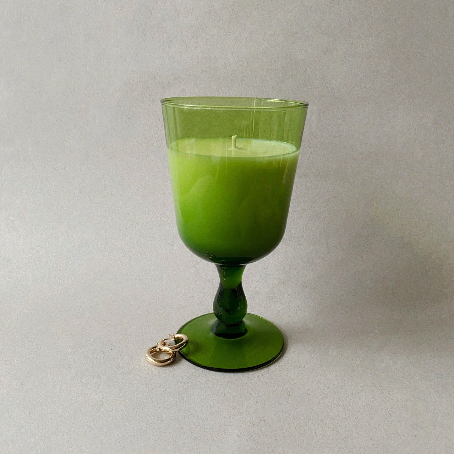 Ensō Paris - bougie upcyclée et parfumée, coulée dans un objet chiné.