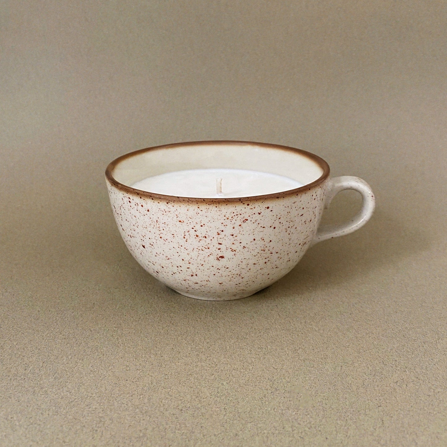 #0406 - Tasse en grès moucheté