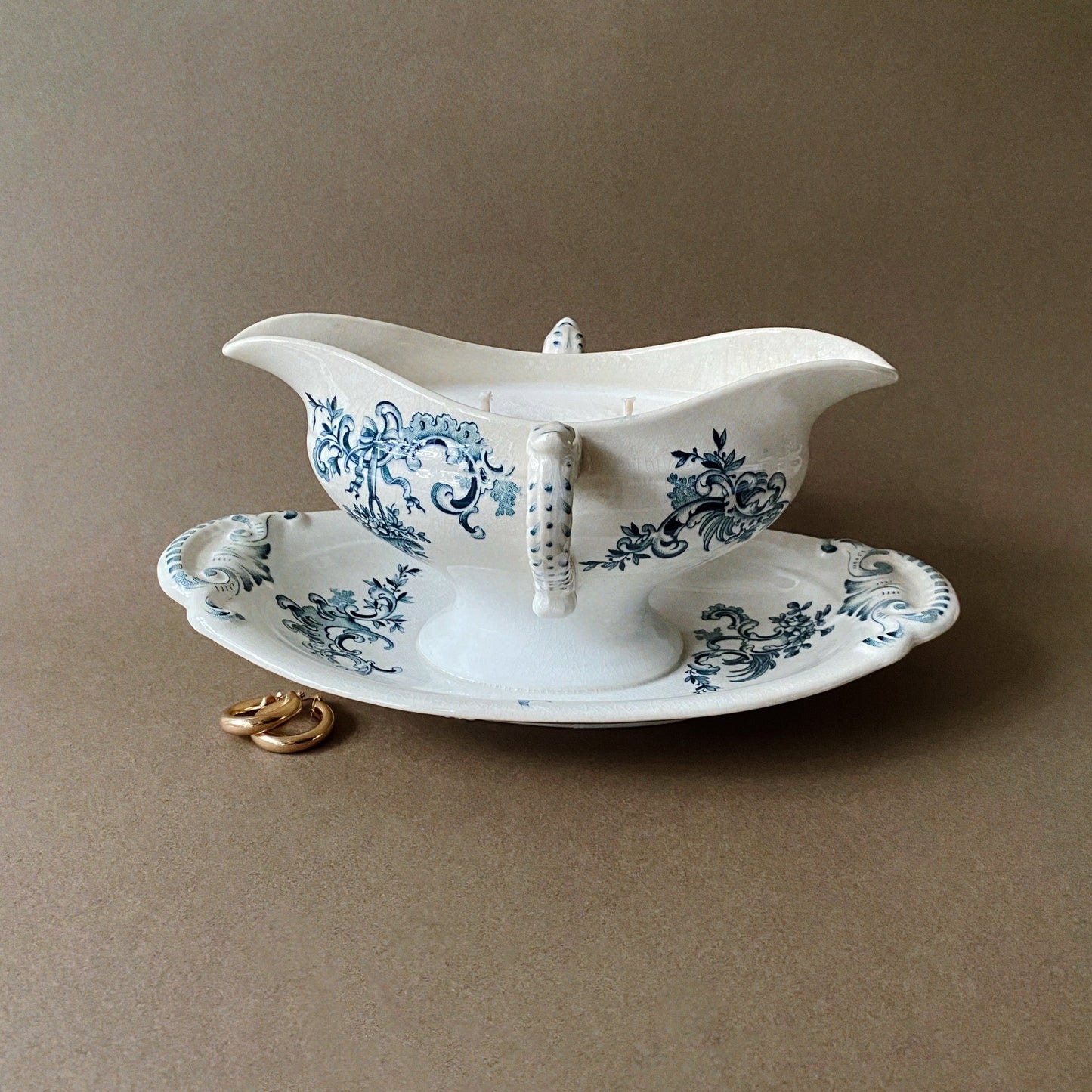 Ensō Paris - bougie upcyclée et parfumée, coulée dans un objet chiné.