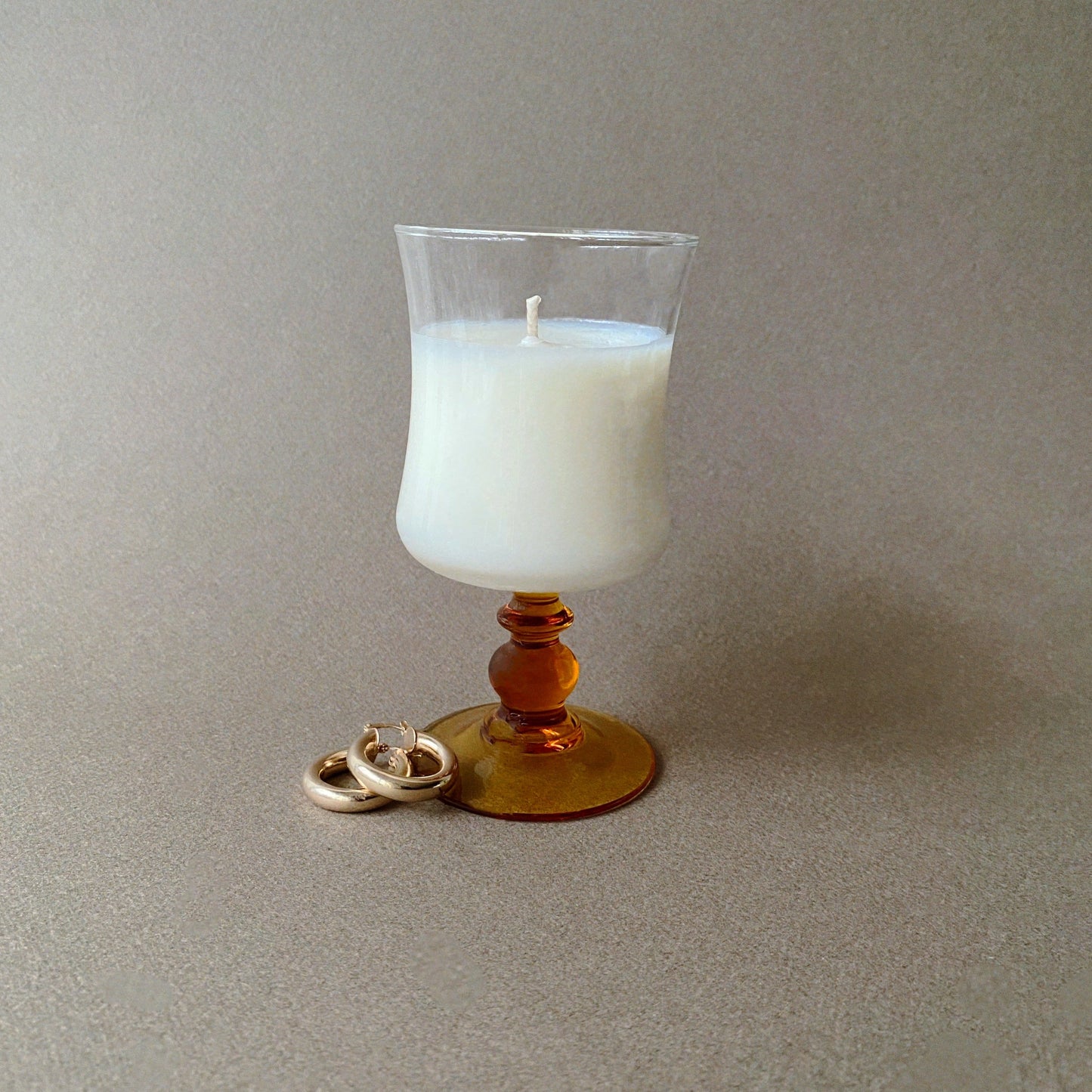 Ensō Paris - bougie upcyclée et parfumée, coulée dans un objet chiné.