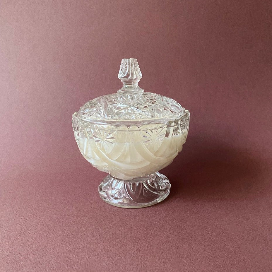 Ensō Paris - bougie upcyclée et parfumée, coulée dans un objet chiné.