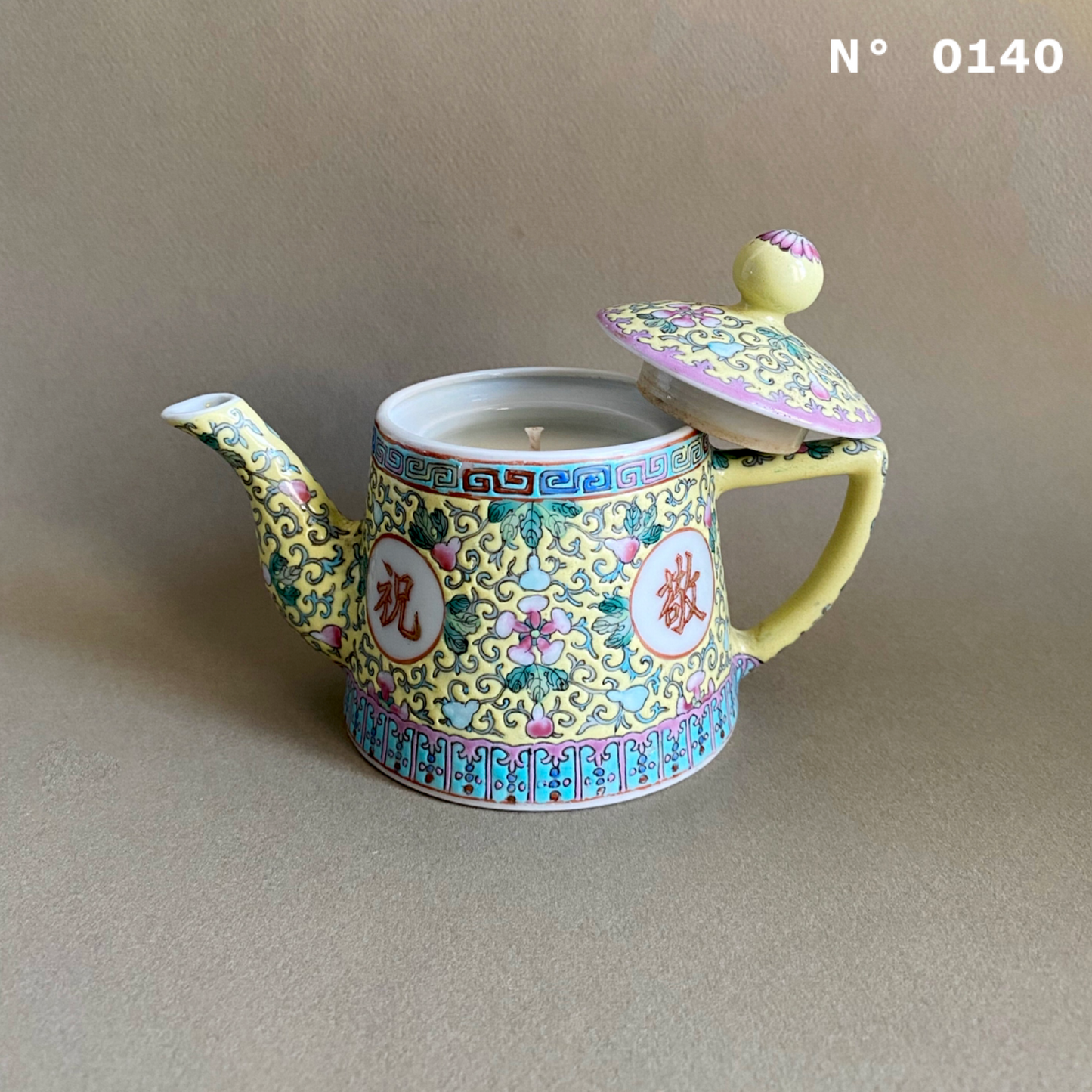 #0140 - Petite théière en porcelaine