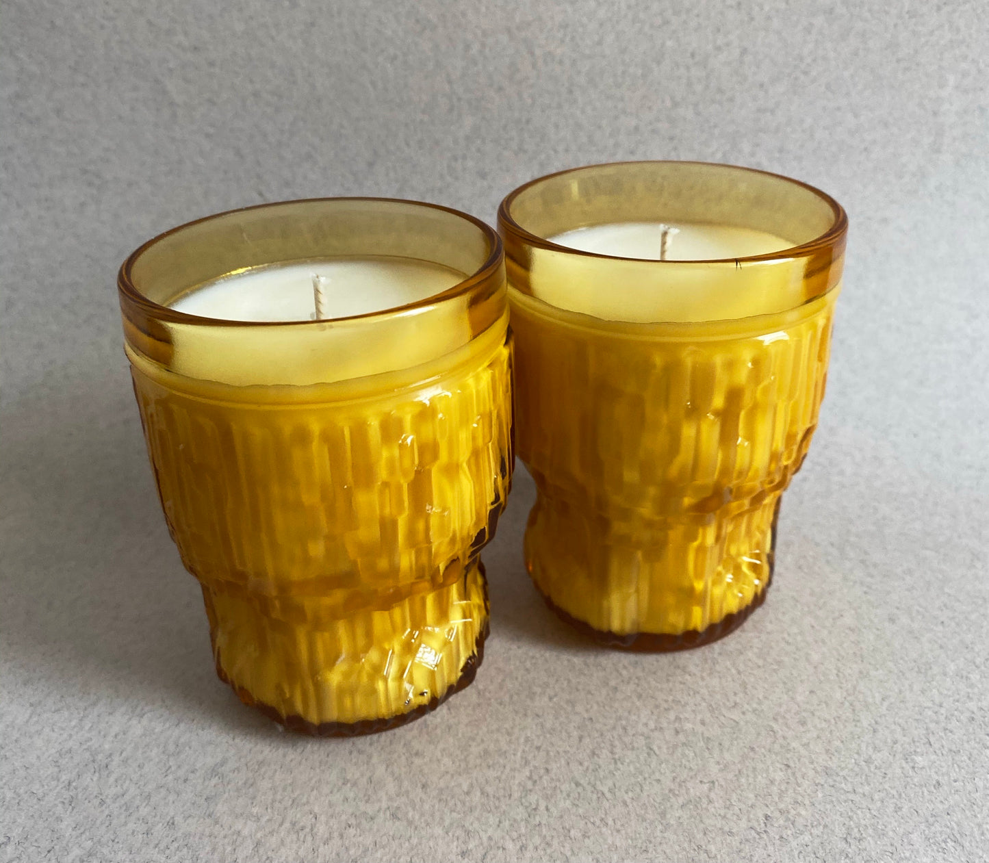 #0119 - 2 verres moulé ambré