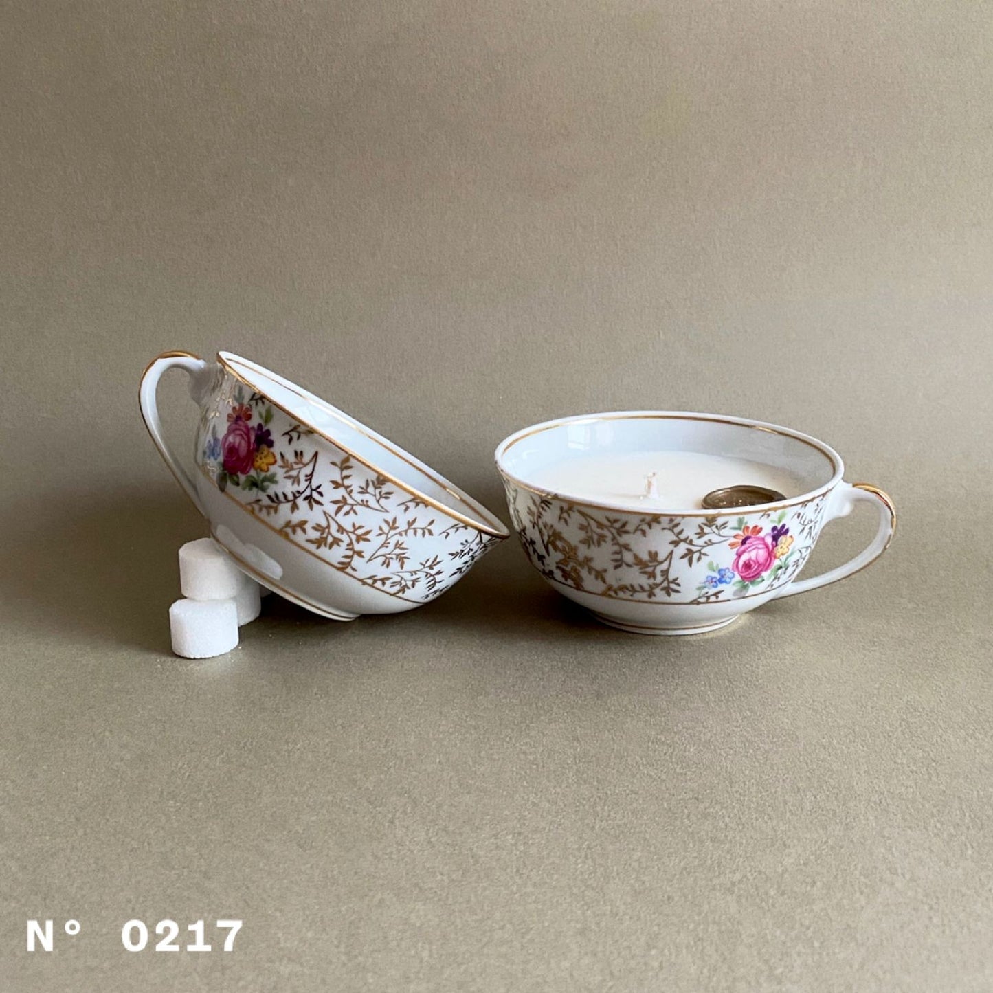 #0217 - Tasses en porcelaine (Lot de 2 bougies)