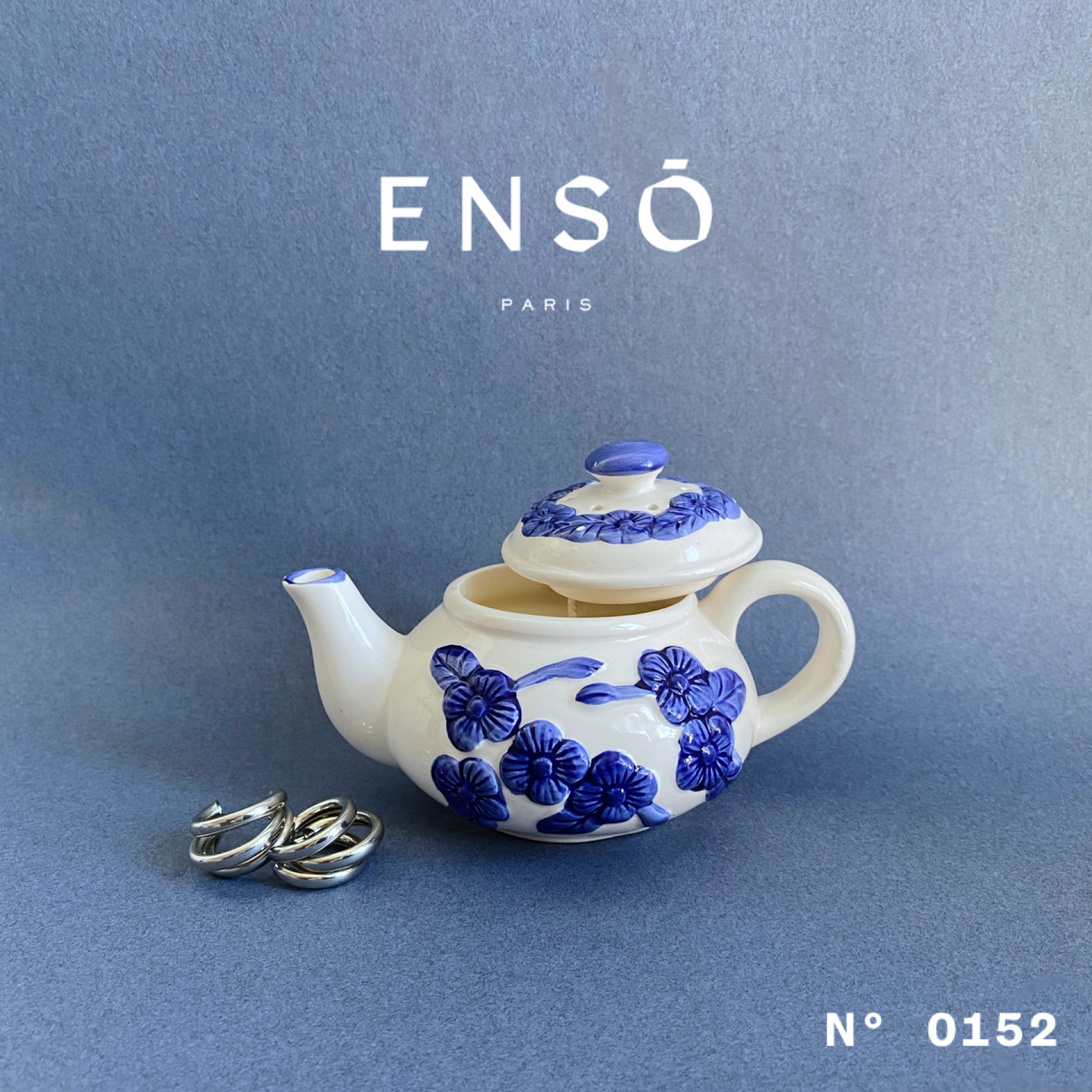 #0152 - Petite théière en porcelaine