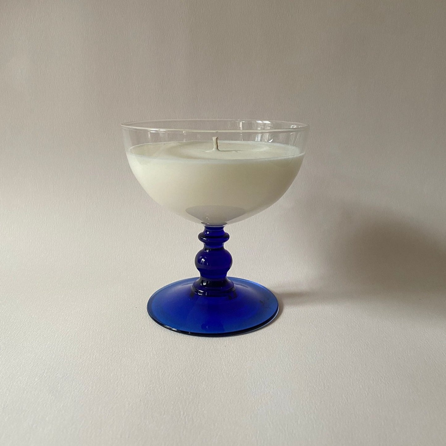 ENSO PARIS - bougie parfumée et upcyclée dans un objet chiné de seconde main.