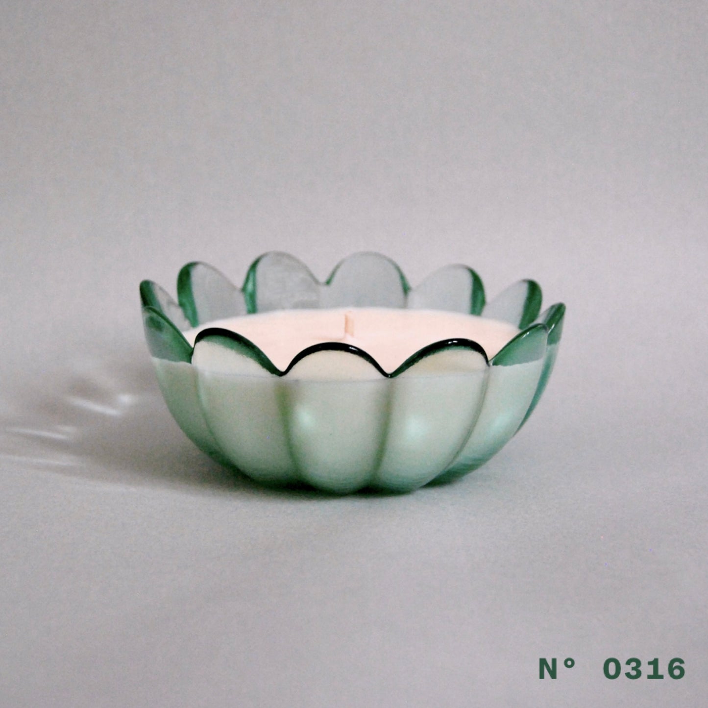 #0316 - Bol en verre fleuri