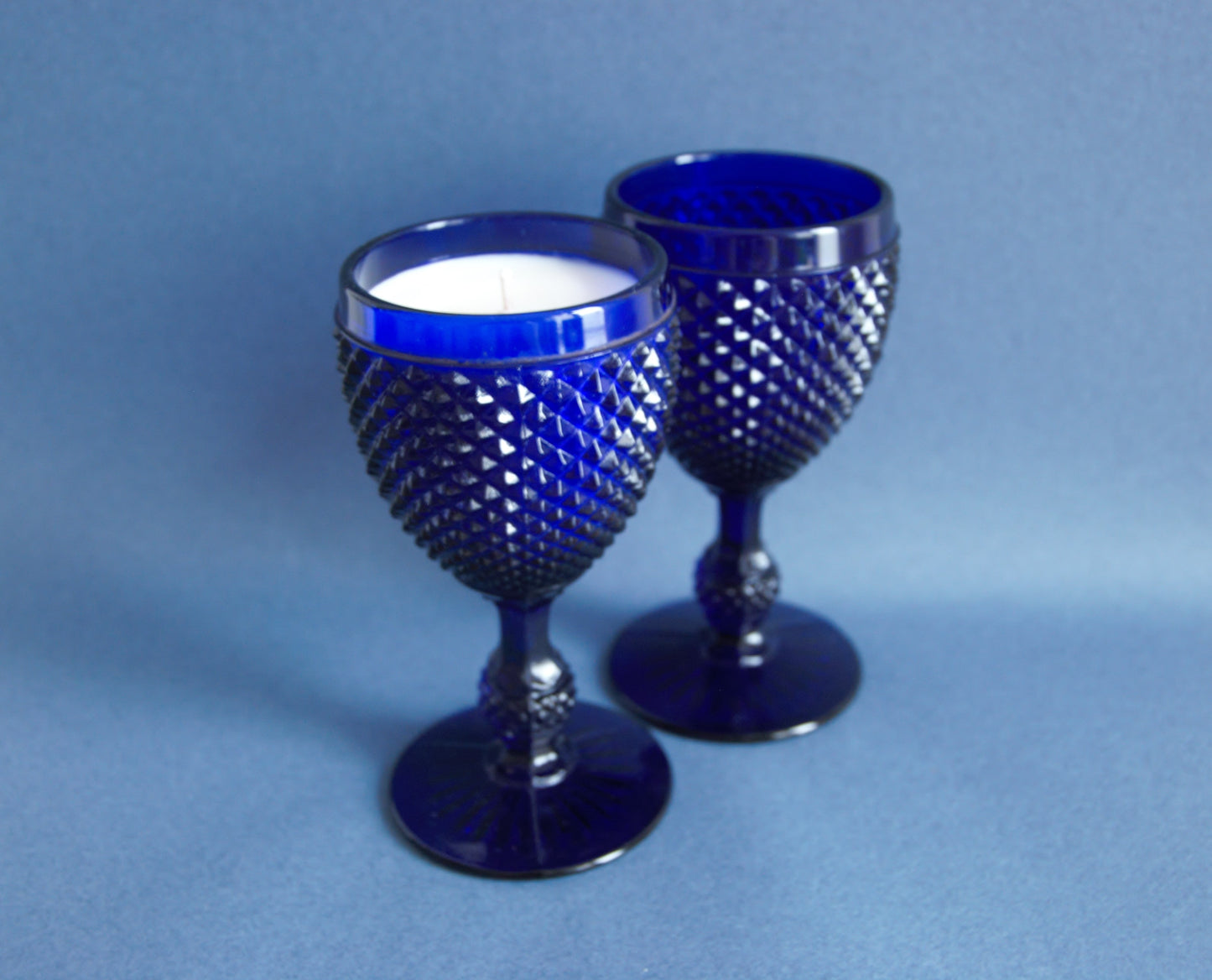 #0004 - Lot de 2 verres en verre bleu Majorelle